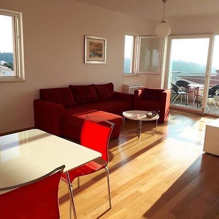 Apartment Lucija - Cozy Flat In The City Center With A Sea View & Parking Макарска Екстериор снимка