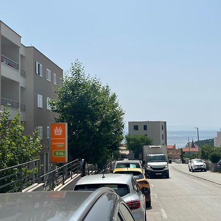 Apartment Lucija - Cozy Flat In The City Center With A Sea View & Parking Макарска Екстериор снимка