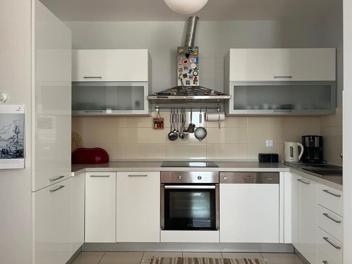 Apartment Lucija - Cozy Flat In The City Center With A Sea View & Parking Макарска Екстериор снимка