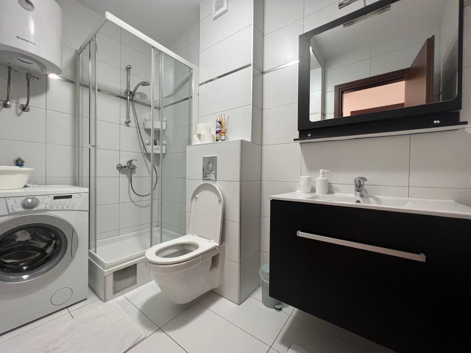 Apartment Lucija - Cozy Flat In The City Center With A Sea View & Parking Макарска Екстериор снимка