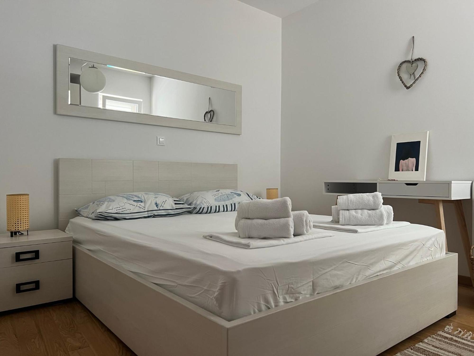 Apartment Lucija - Cozy Flat In The City Center With A Sea View & Parking Макарска Екстериор снимка