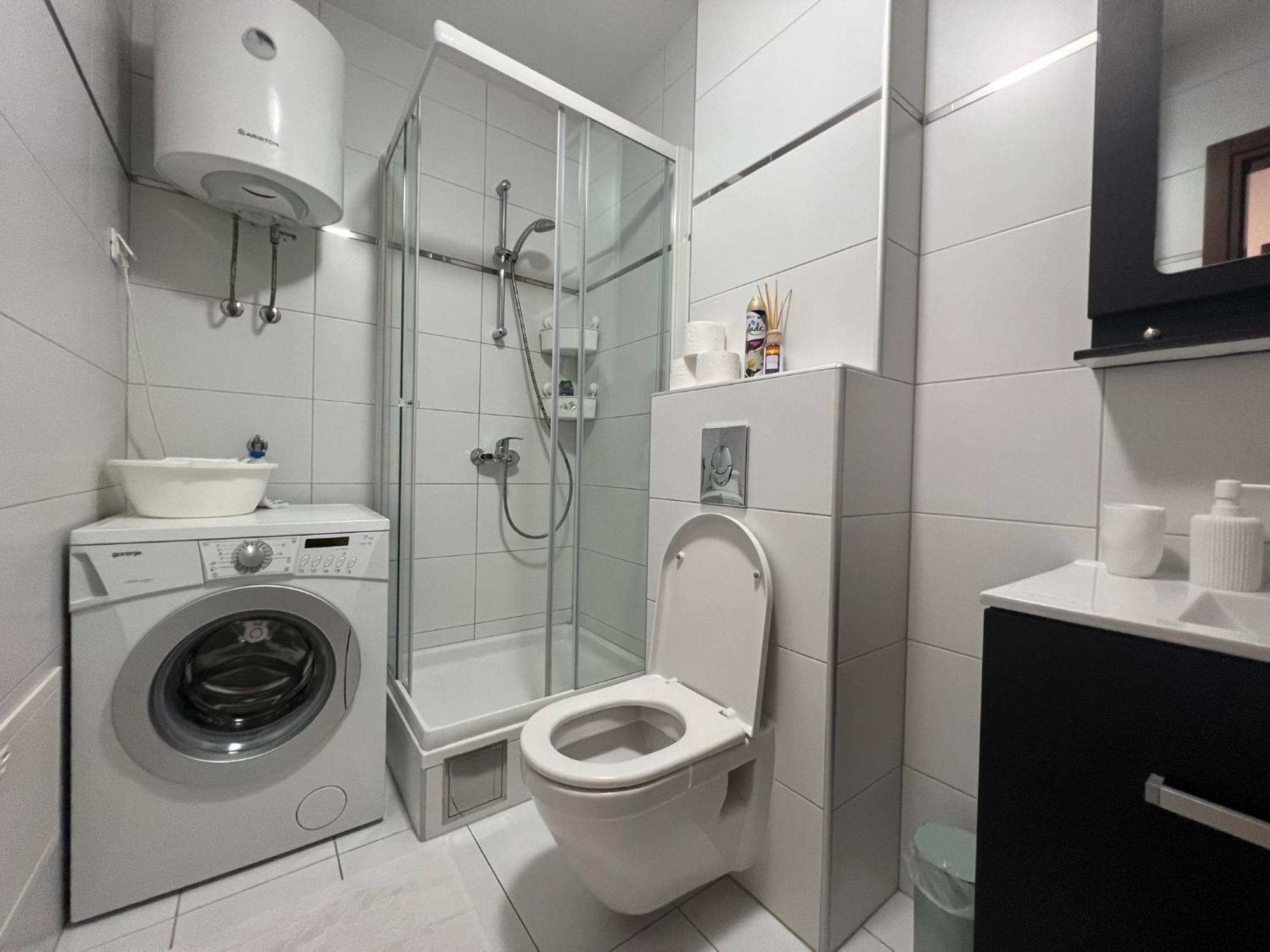Apartment Lucija - Cozy Flat In The City Center With A Sea View & Parking Макарска Екстериор снимка