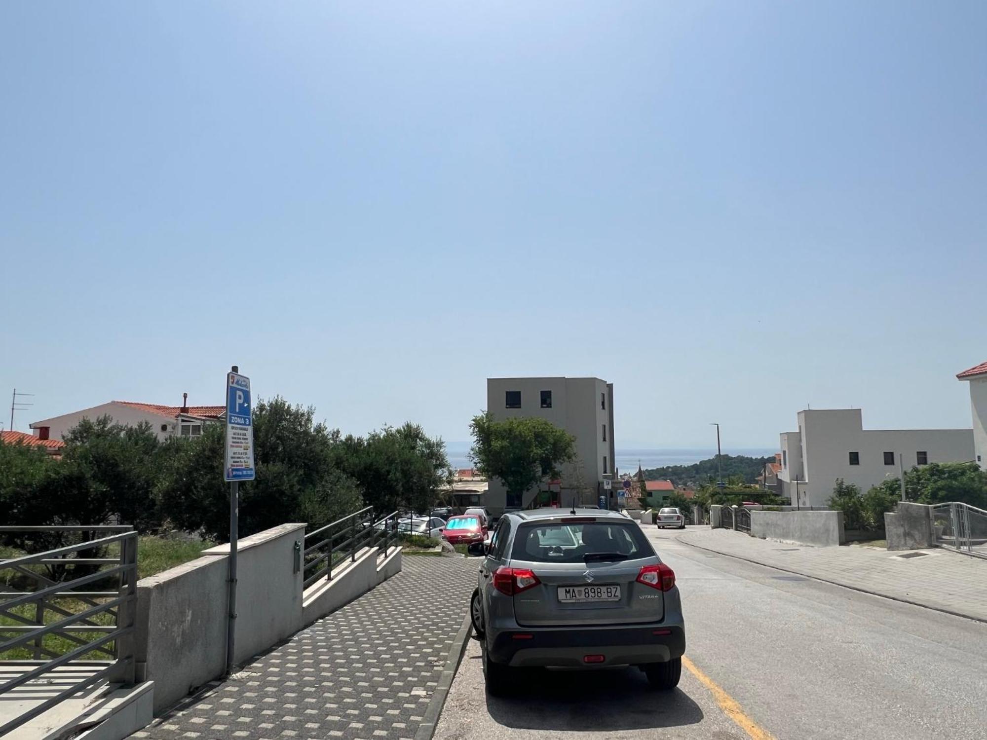 Apartment Lucija - Cozy Flat In The City Center With A Sea View & Parking Макарска Екстериор снимка