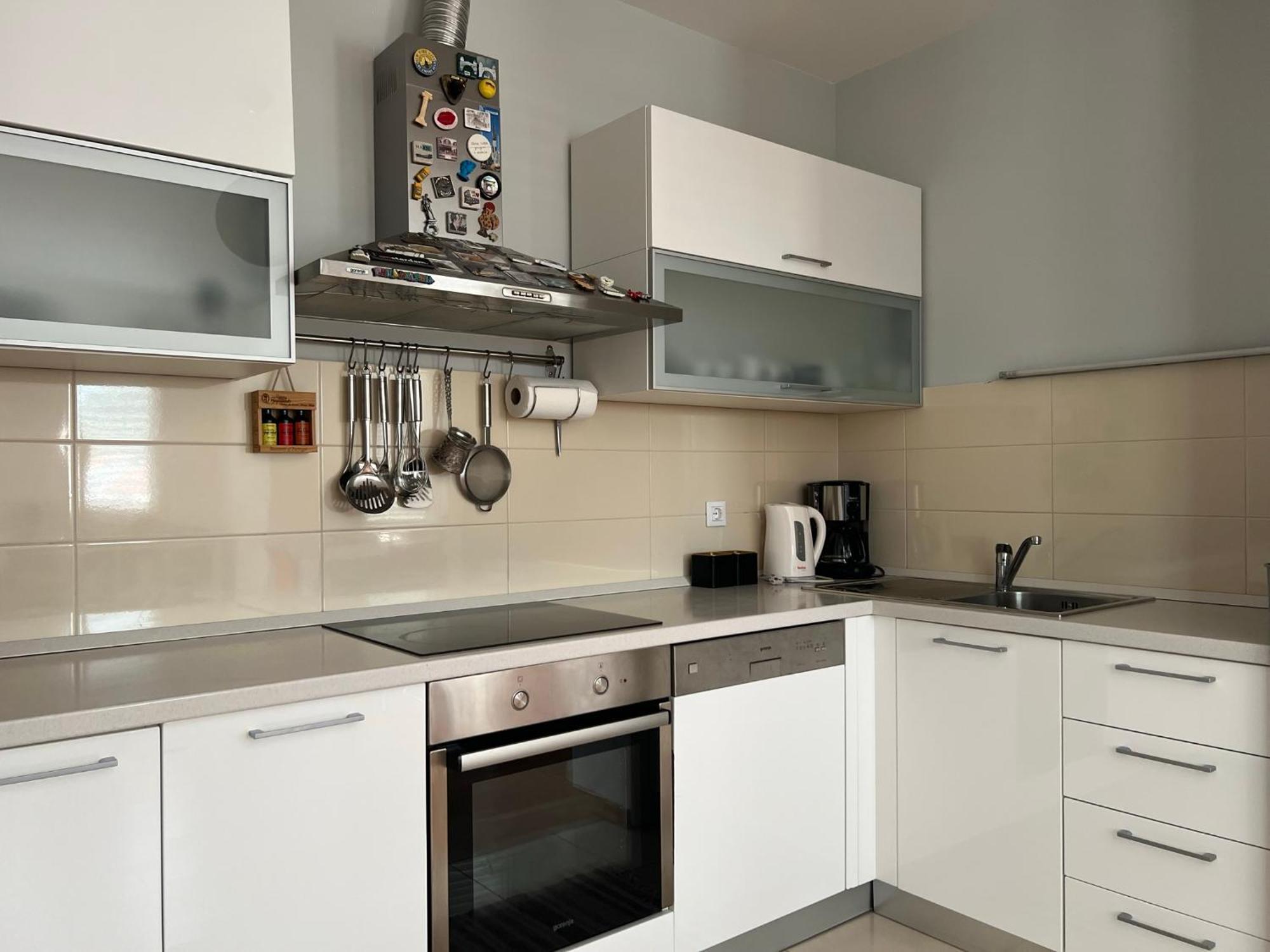 Apartment Lucija - Cozy Flat In The City Center With A Sea View & Parking Макарска Екстериор снимка