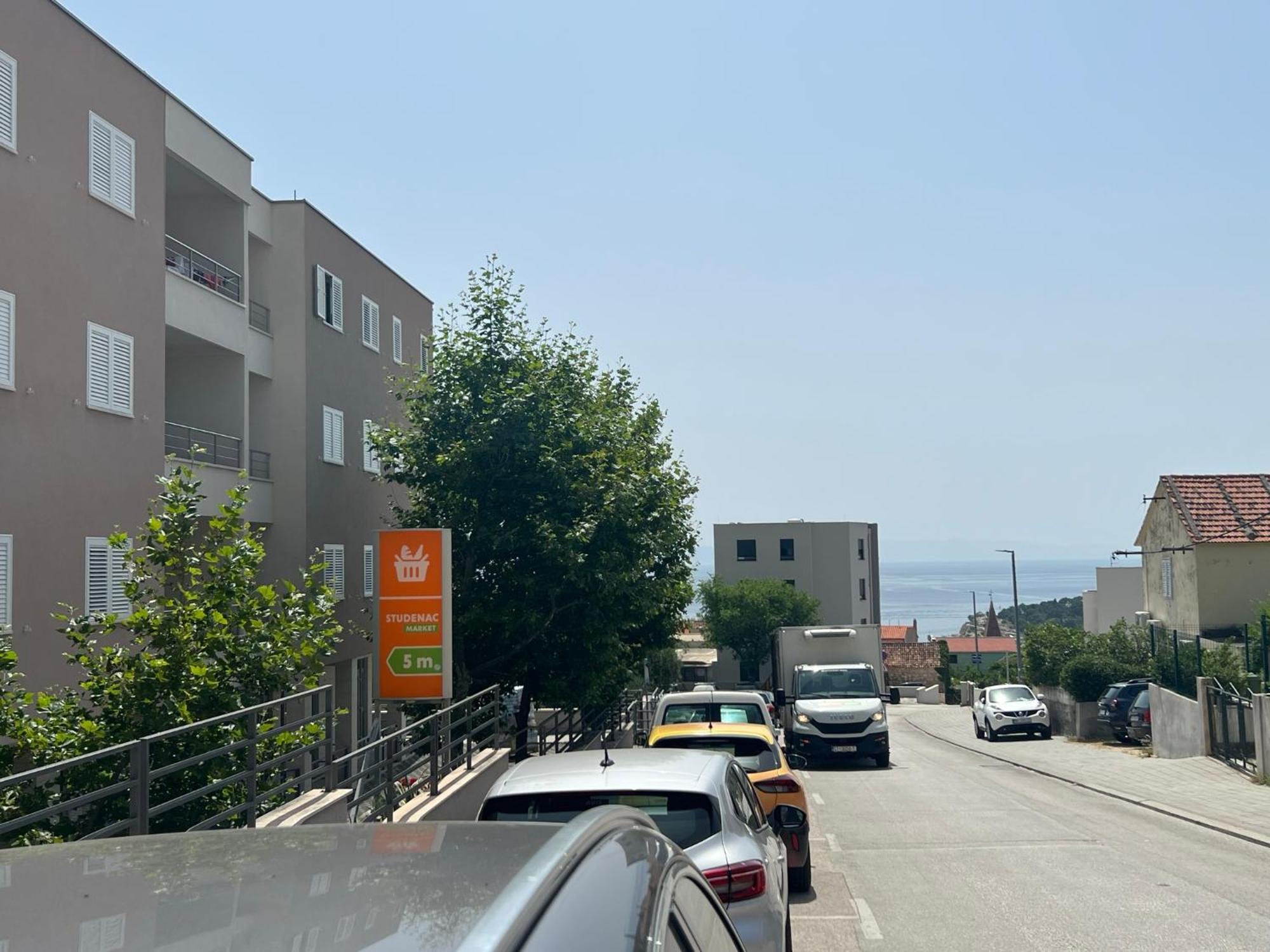 Apartment Lucija - Cozy Flat In The City Center With A Sea View & Parking Макарска Екстериор снимка