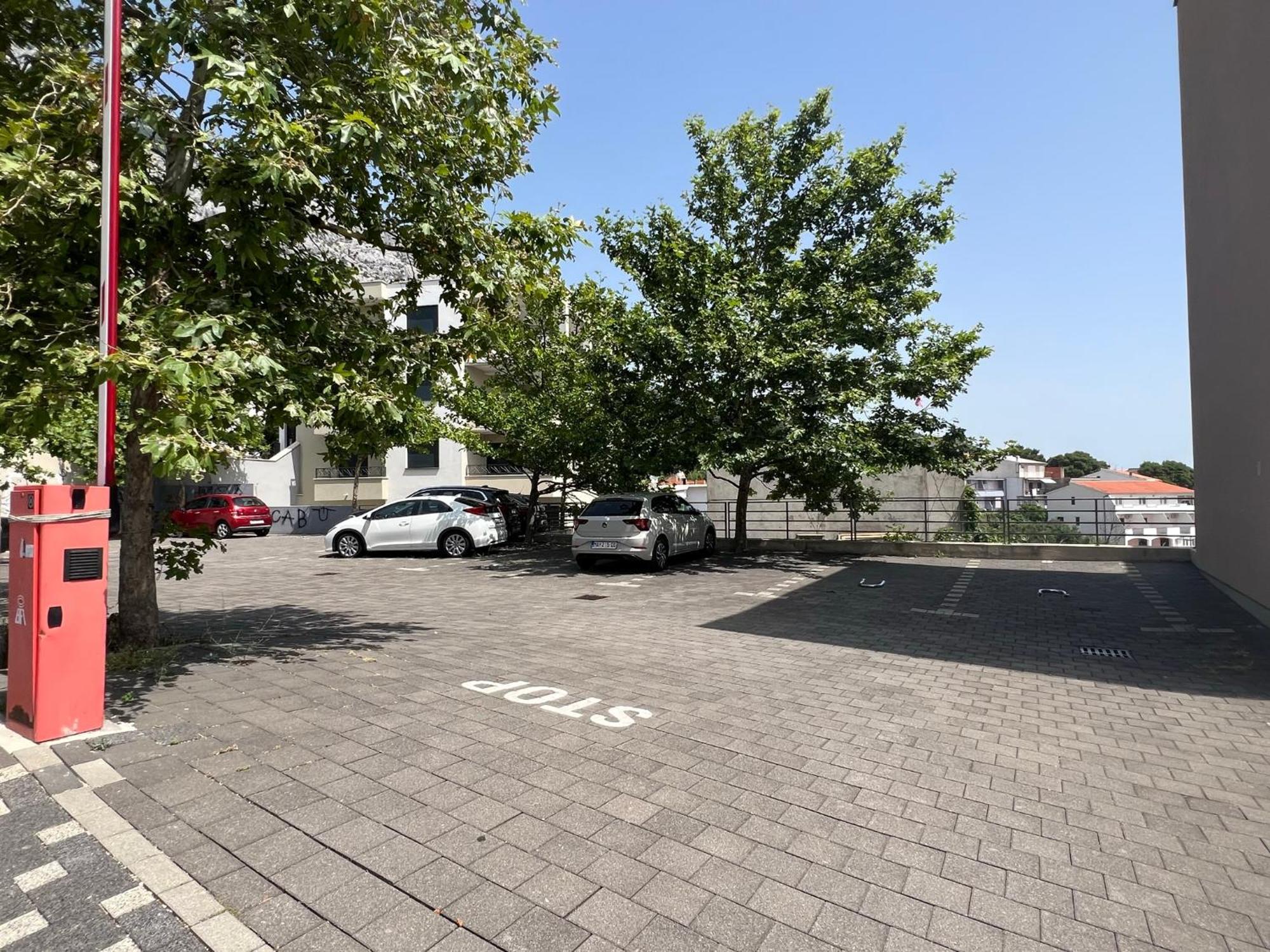 Apartment Lucija - Cozy Flat In The City Center With A Sea View & Parking Макарска Екстериор снимка