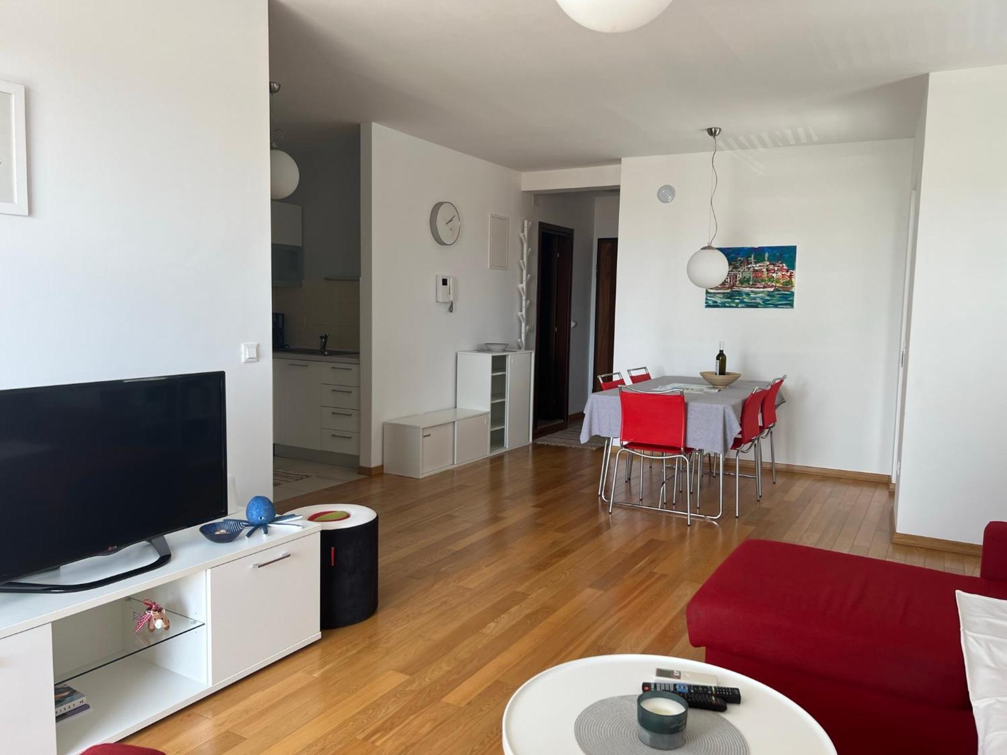 Apartment Lucija - Cozy Flat In The City Center With A Sea View & Parking Макарска Екстериор снимка